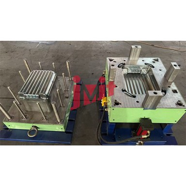 Moule à bagages en fibre de carbone